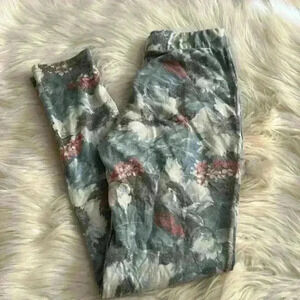 Coco + Carmen Floral Lightweight size S/M Stretchy Waist Pants With Pockets